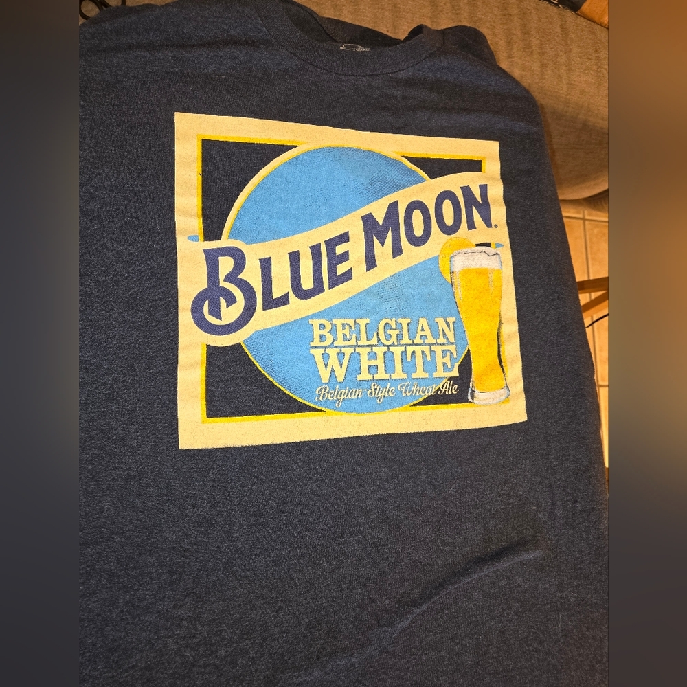 Blue Moon Brewery "Belgian White" Wheat Ale Tee Shirt, Graphic Crewneck XL